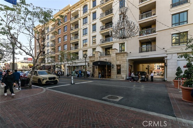 Foto del edificio - 268 Caruso Ave