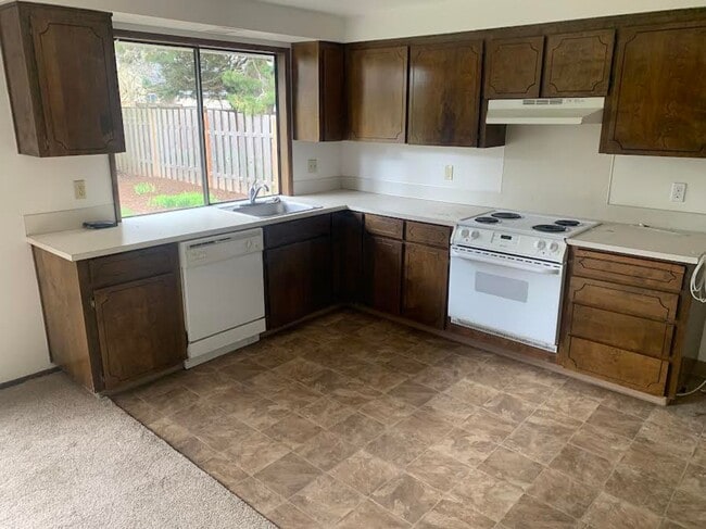 Photo - Greenway Single Level!! House