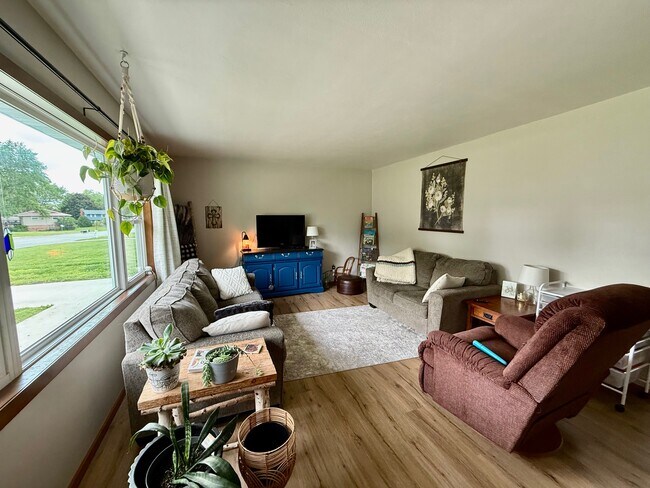 Foto del edificio - 933 Greenfield Ave