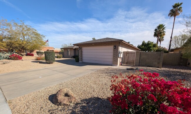 Building Photo - 3 Bedroom Home in the La Paz at Desert Spr...