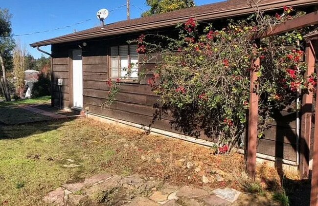 Foto del edificio - 4848 McDonell Ave