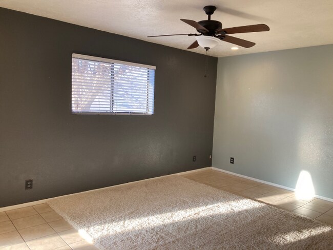 Building Photo - 13320 Country Club Dr