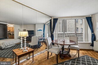 Building Photo - 224 W Rittenhouse Square
