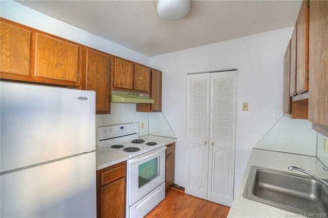 Building Photo - 74 Buddington Rd