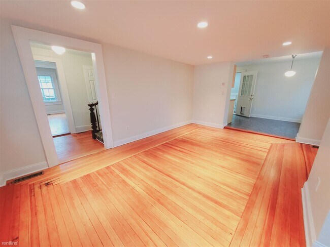 Building Photo - 3 br, 1.5 bath House - 146 Byram Rd
