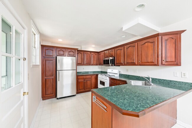 Building Photo - 228 Fitzwilliams Rd