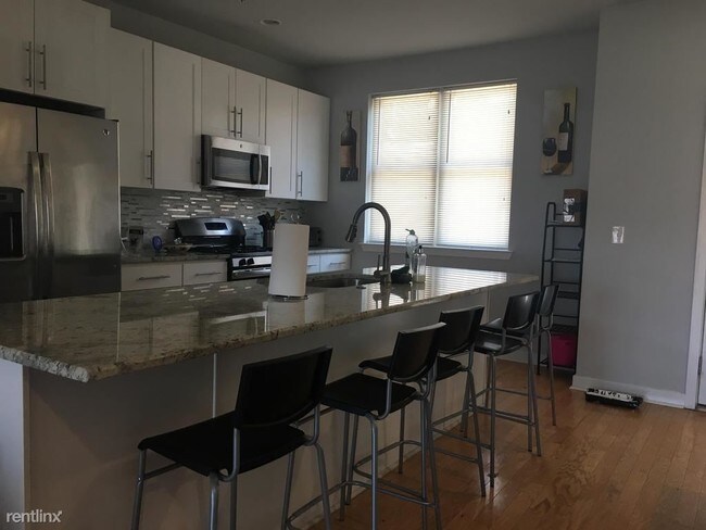 Foto del edificio - 5 br, 4 bath Apartment - 4126 Tower St