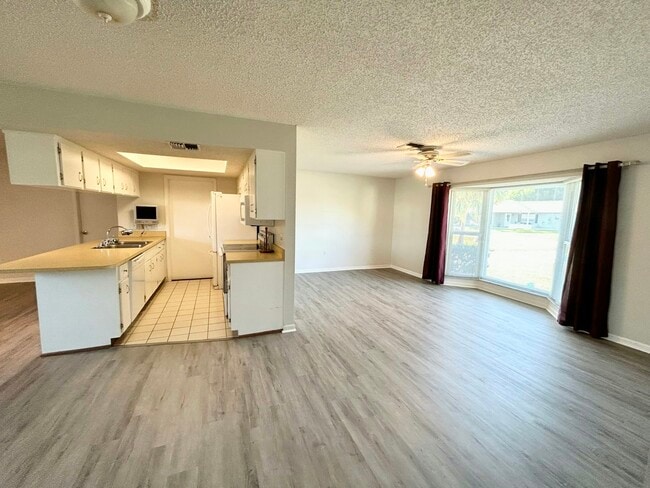 Building Photo - 4107 Santiago St