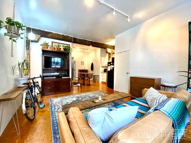 Foto del edificio - Spacious 2 Bed LOFT in Williamsburg!