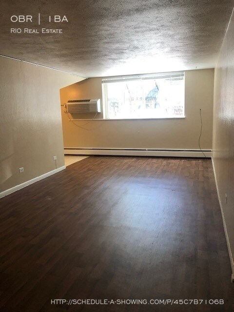 Foto del edificio - Large Studio in PRIME LOCATION! Must See!!