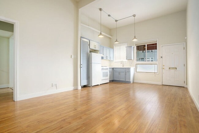 Building Photo - BENTON ST 1201-1203, ENCINAL AVE 1403-1413