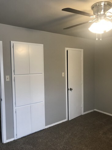 Dormitorio - 112 N Linda Ln
