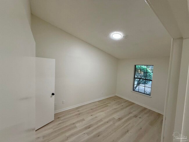 Foto del edificio - 9345 Chisholm Rd