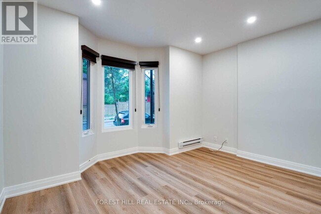 Photo du bâtiment - 1 Greensides Ave