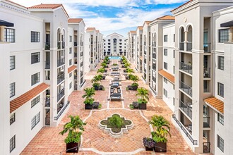 Gables Grand Plaza Apartments photo'