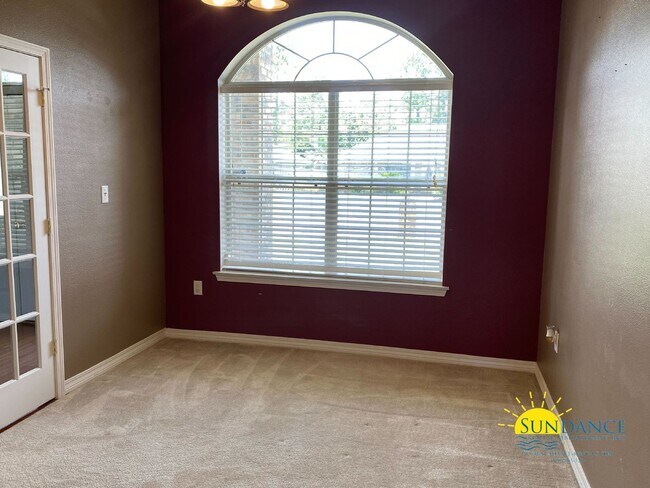 Foto del edificio - Stunning 4 Bedroom Home in Navarre