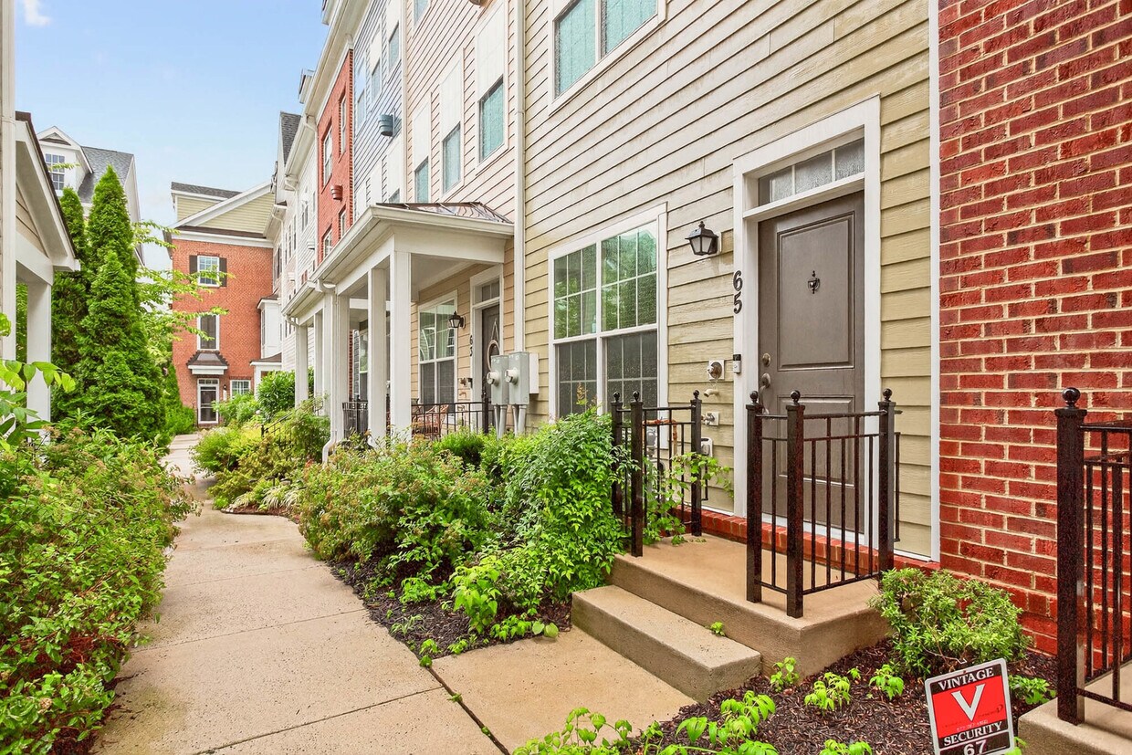 Foto principal - 65 Linden Pl