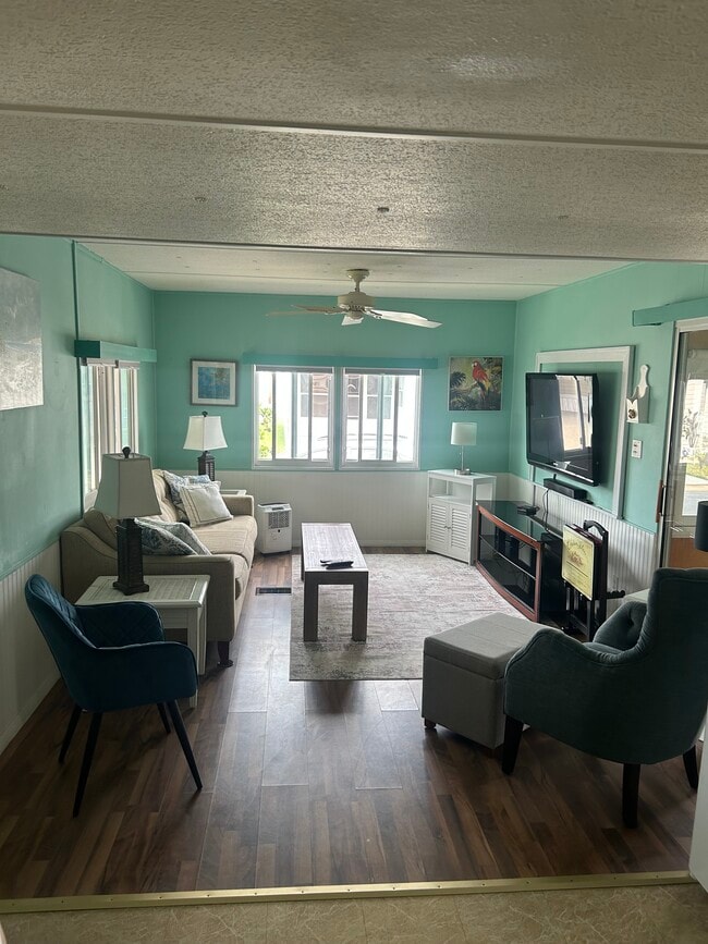 Foto del edificio - 130 Patricia Ave