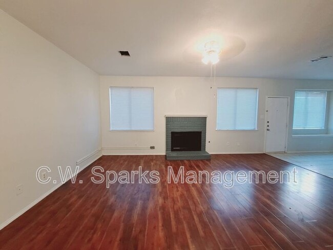 Foto del edificio - 4617 Sandera Ln