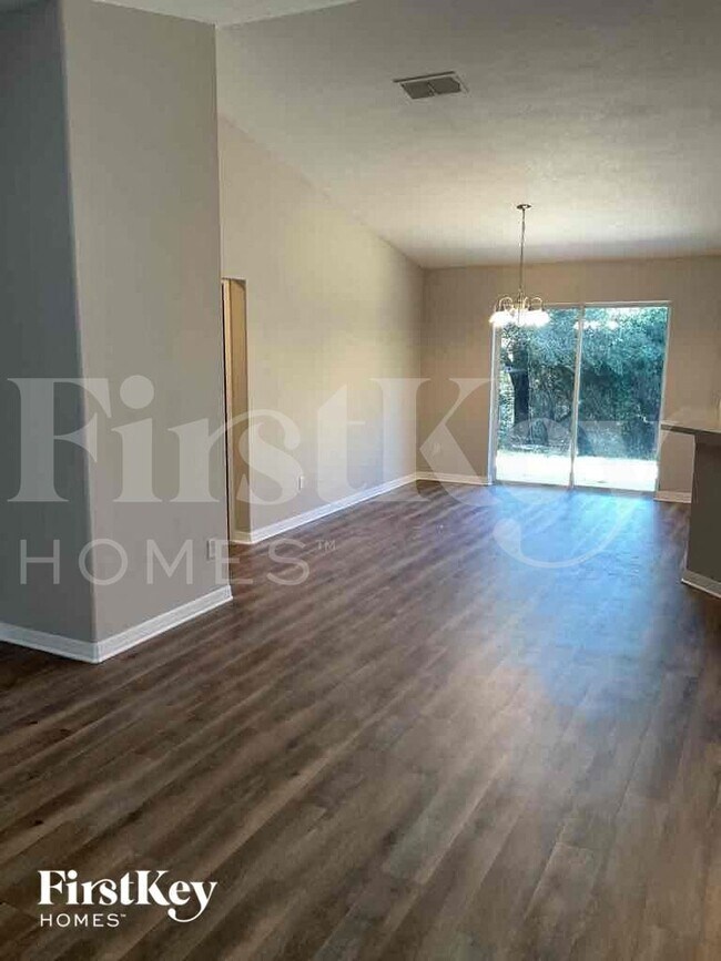 Foto del edificio - 739 N Midland Dr