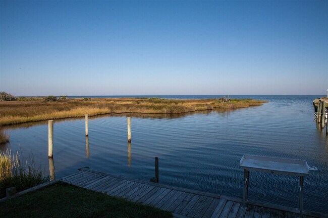 Building Photo - 48184 Decoy Dr