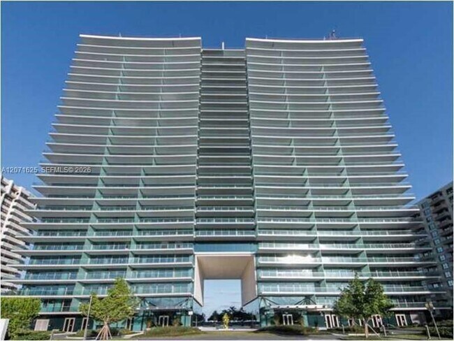 Foto del edificio - 10201 Collins Ave