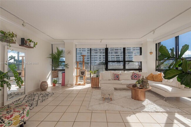 Foto del edificio - 600 NE 36th St