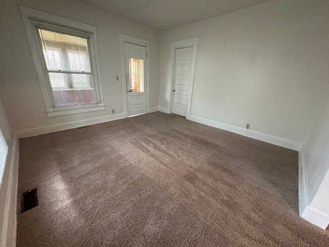 Building Photo - 71 N Warman Ave