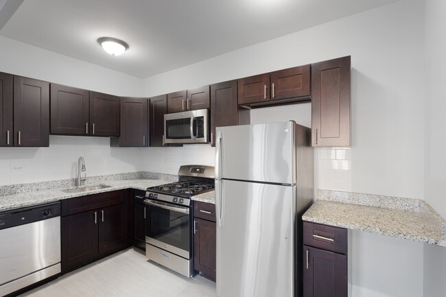 Building Photo - 1608 W Sherwin Ave