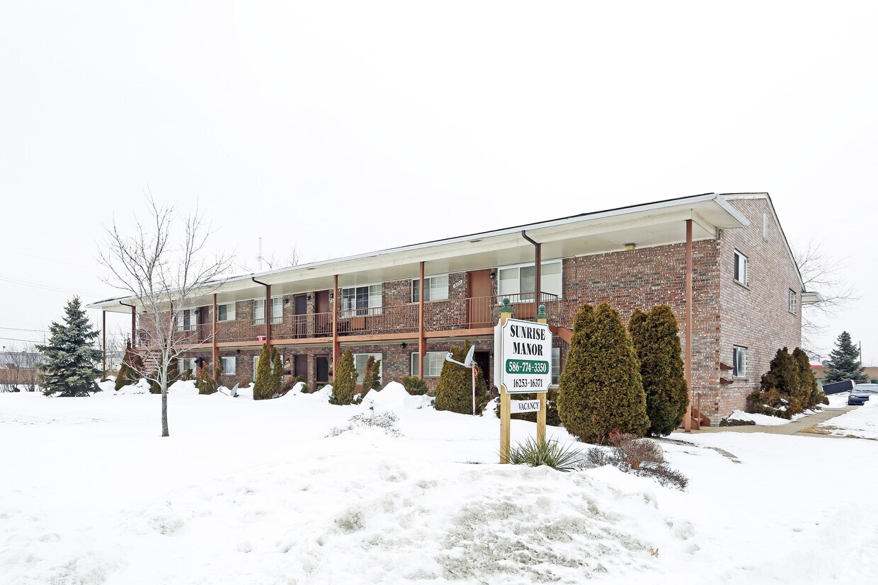 Sunrise Manor Apartments 16371 Twelve Mile Rd Roseville, MI