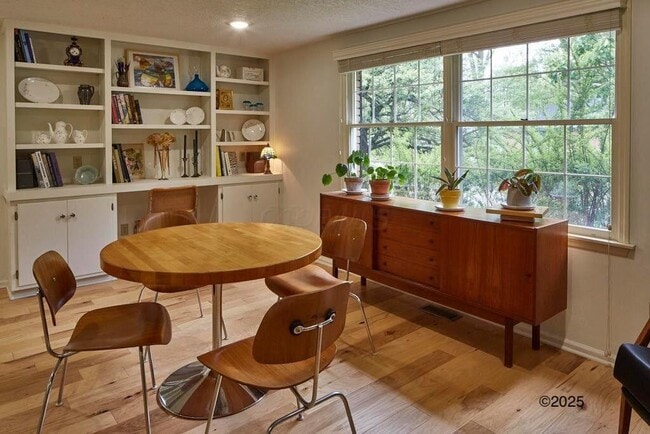 Building Photo - 532 W Broadway