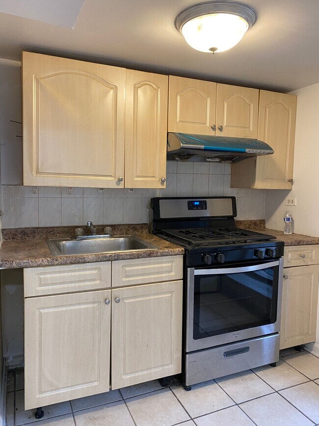 Foto del edificio - 260 W 24th Pl