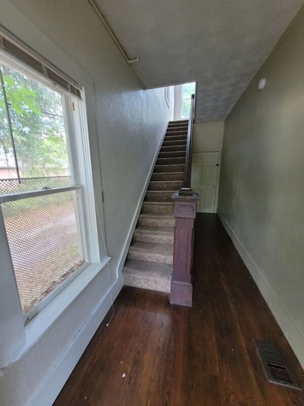 Foto del edificio - 206 E Howry Ave