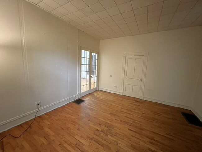 Building Photo - Beautiful and unique home with covered fro...