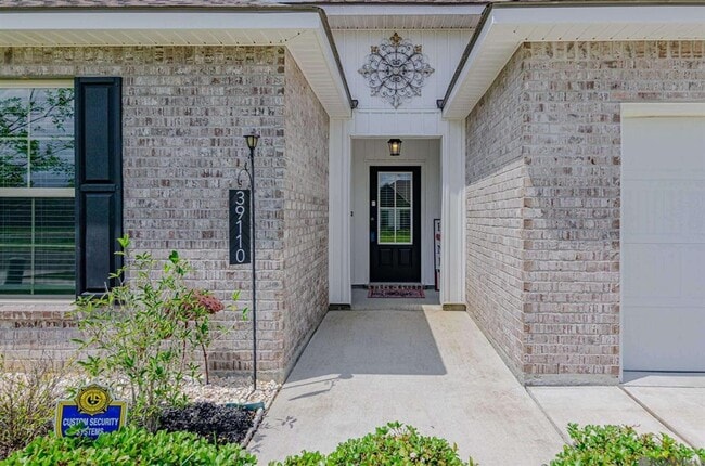 Building Photo - 39110 Forestwood Ave