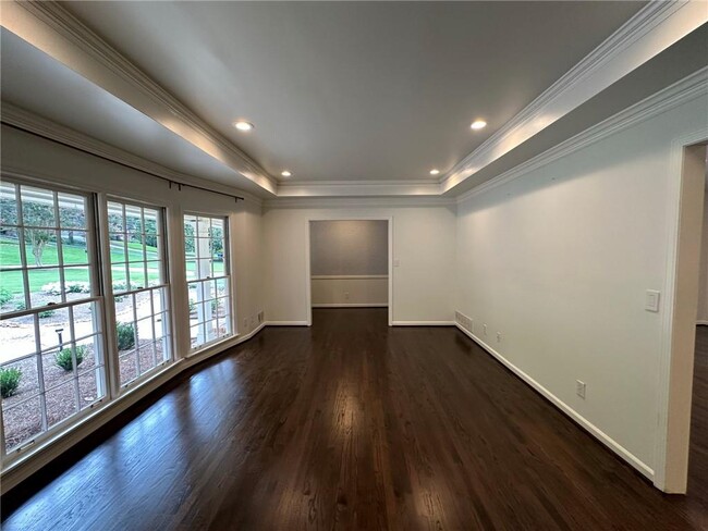 Foto del edificio - 4555 Runnemede Rd NW