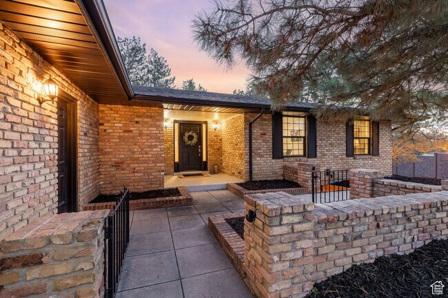 Foto del edificio - Beautiful 4 Bd. 3 Bath Home w/Mother-In-La...