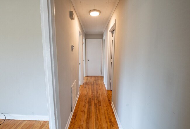 Building Photo - Coming SOON ! This 3 Bedroom home in Fores...