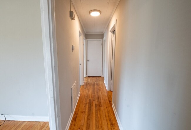 Foto del edificio - Coming SOON ! This 3 Bedroom home in Fores...