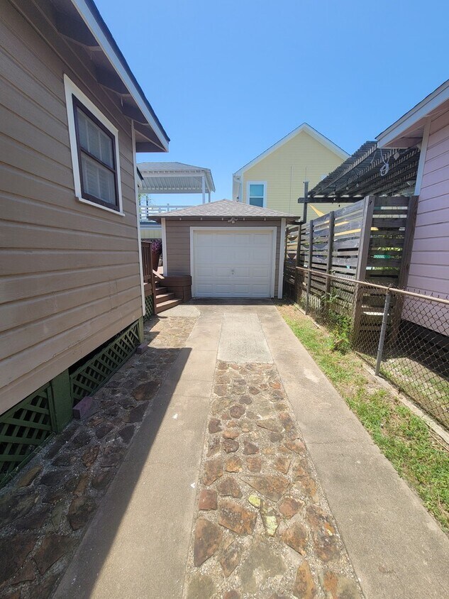Primary Photo - 2115 Avenue O