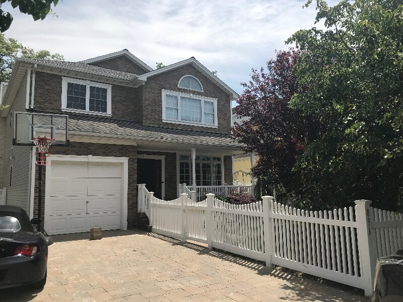 Foto principal - 891 Armand St