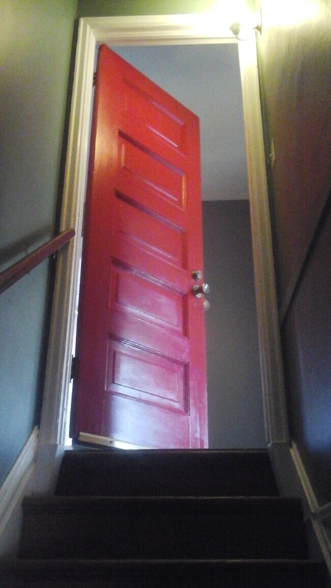 entrada al apartamento - 103 Victoria St N