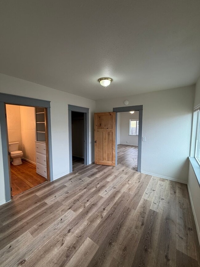 Building Photo - Freshly Renovated 2-Bedroom, 1-Bathroom Home with Fenced Yard