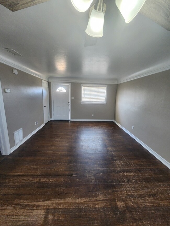Foto del edificio - 3 bed 1 bath home, move in ready!