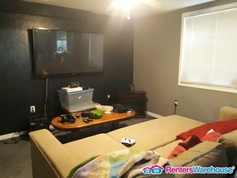 Building Photo - Great Parker Location - 2 Bed + 1 Non-Conforming Bed, 2 Baths, Large Fenced Yard