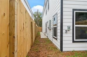 Foto del edificio - 8215 Crestview Dr
