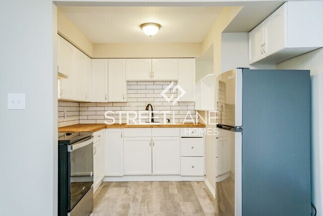 Building Photo - Charming 3 Bed 2 Bath Home Ready to Rent!