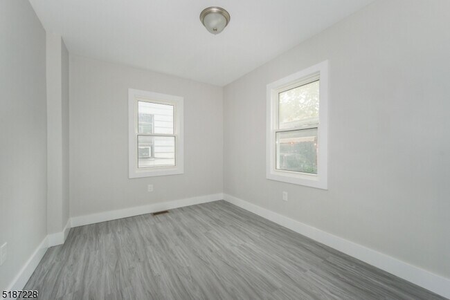 Building Photo - 26 Tillinghast St