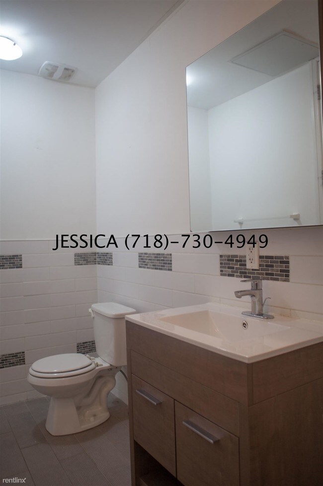 Foto del edificio - 700 Saint Marks Ave