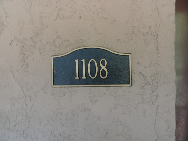 Building Photo - **Available in February* 2bd/2ba Condo close to Truman & Coffee Buff with community Pool.